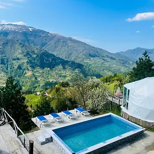 فندق-كبسولة Paradise, Gegelidzeebi